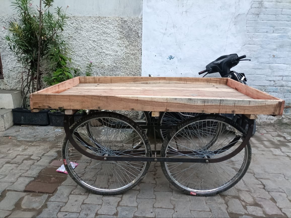 Fruit Trolley Rickshaw Manufacturing Unit in Madhya Pradesh - Shiv Cycle Rikshaw